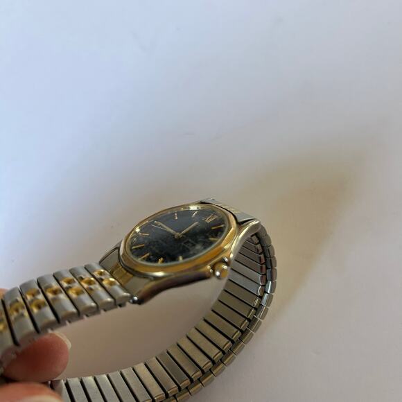 Citizen Watch Co. Quartz Mens Silver & Gold Toned Watch Day & Date - Picture 3 of 5